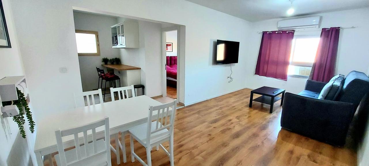 Eilat Octopus Apartment - אילת אוקטופוס -שני חדרים וסלון, בריכה בקיץ Esterno foto
